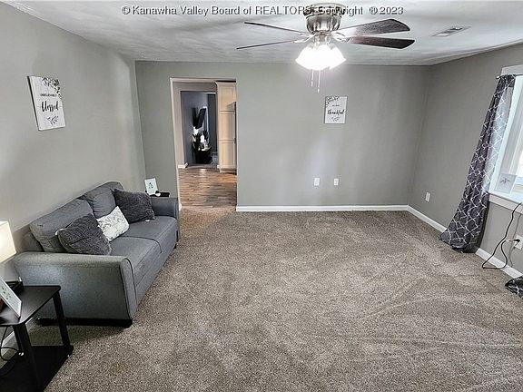 5th image of 819 Chestnut St