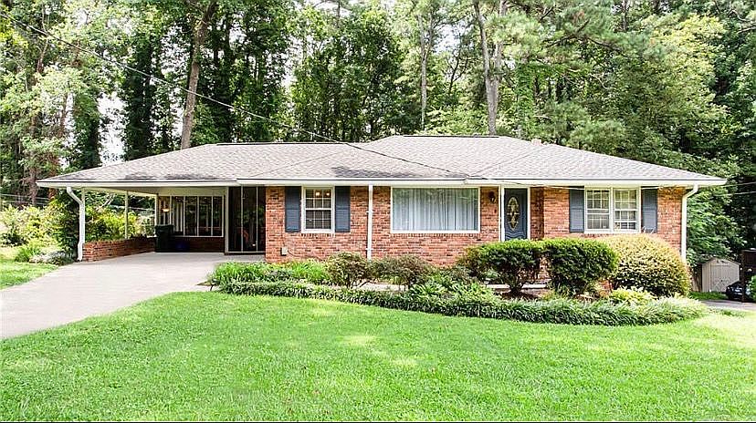 1st image of 1090 Oakdale Dr SE