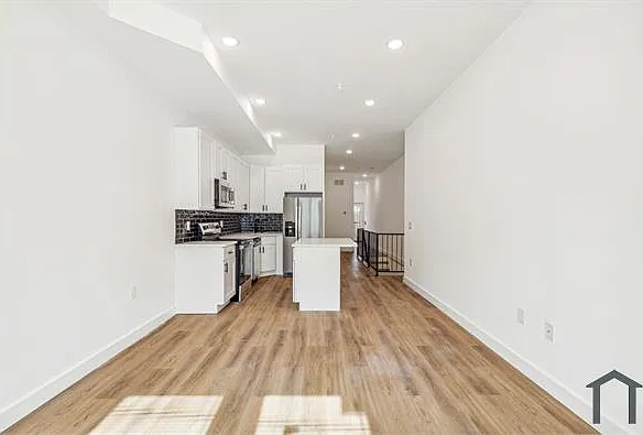 2 bed, 900 sqft, $1,550 — Photo 3