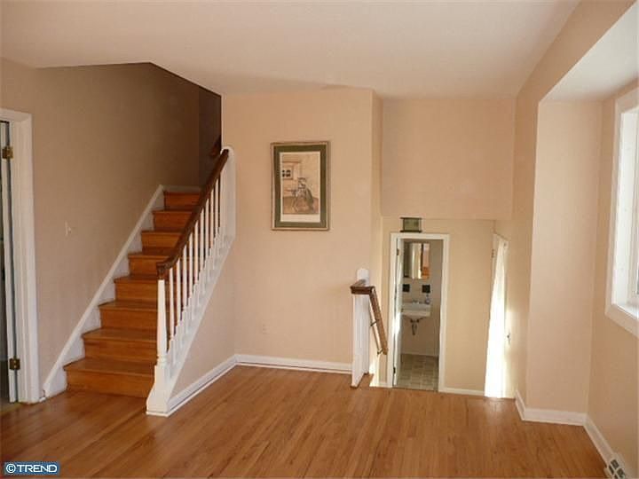1st image of 15 White Clay Cres