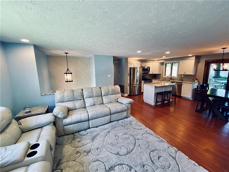 1st image of 522 Fruitwood Dr