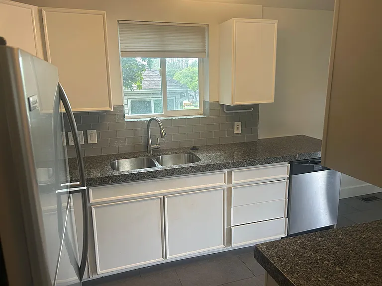 1208 E Charlton Ave — Photo 5