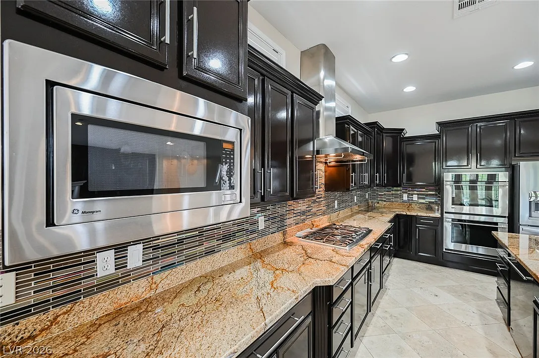 4 bed, 3.5 bath, 4124 sqft, $5,995 — Photo 4