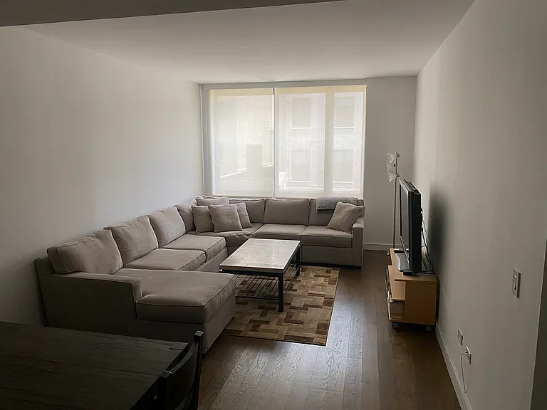 211 E 13th St #4J — Photo 4