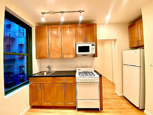 2nd image of 535 E 78th St APT 3F