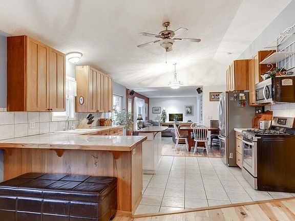 3rd image of 19533 E Front Blvd NE