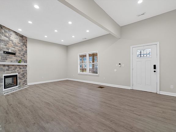 4th image of 444 N Keystone Ave