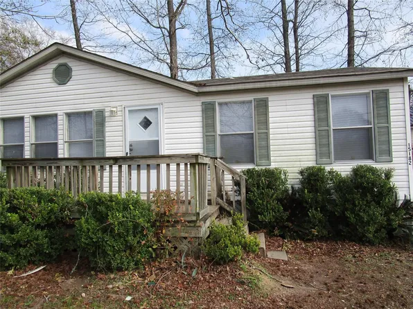 15182 Paradise Cove Dr, Willis, TX 77318