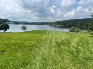 1395 Peninsula Dr, Central City, PA 15926