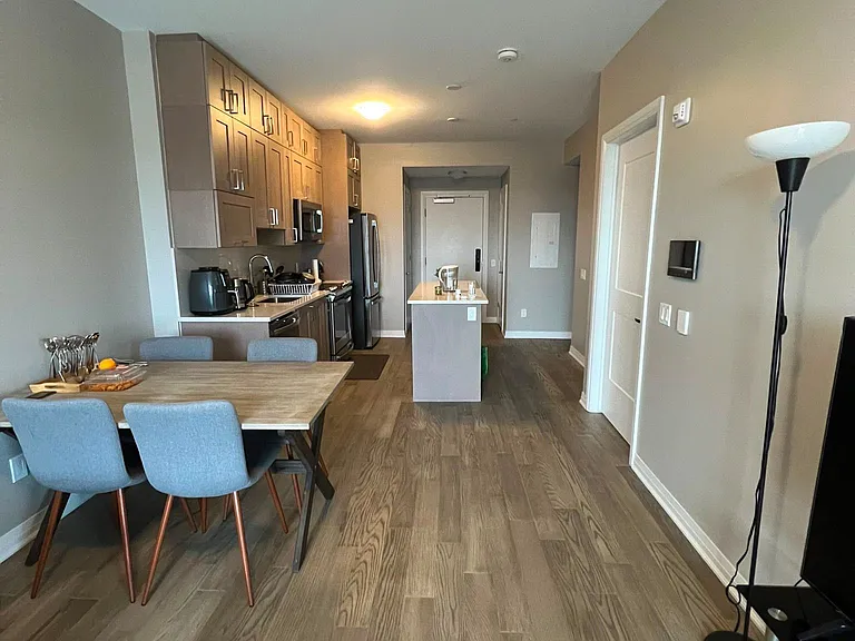 460 Gordon Krantz Ave #321 — Photo 6