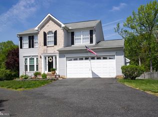 8 Kahl Manor Ct, Perry Hall, MD 21128
