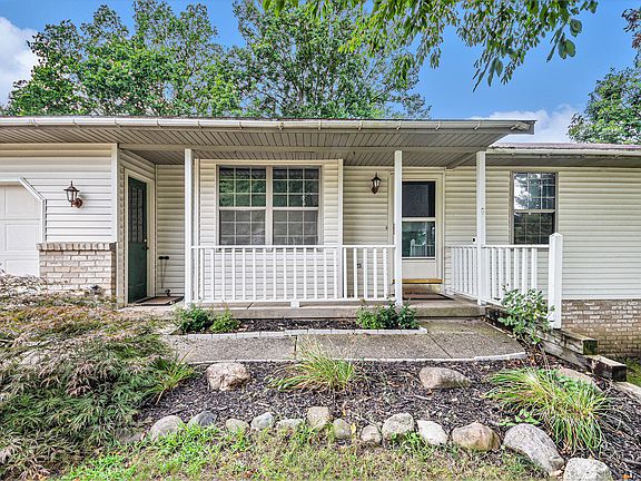 5th image of 402 Standish Dr