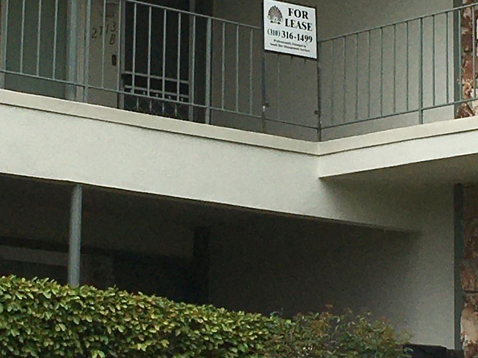 Upper unit condo with park view