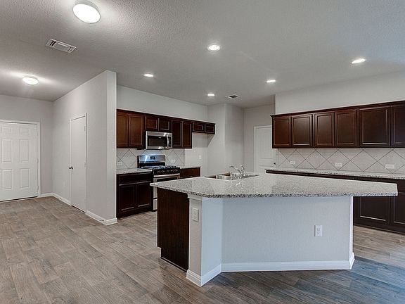 3rd image of 1812 Alamo Heights Ave