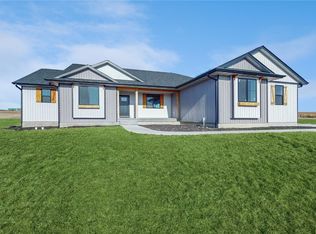 101 Homecoming Ct, Vinton, IA 52349