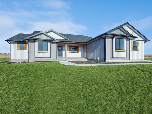 101 Homecoming Ct, Vinton, IA 52349