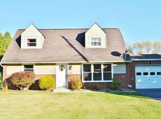 300 Sun Valley Dr, Cranberry Township, PA 16066