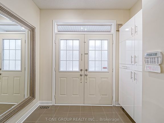3rd image of 3 Chokecherry Cres