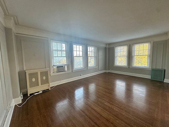 3rd image of 2140 Bonnycastle Ave APT 4A