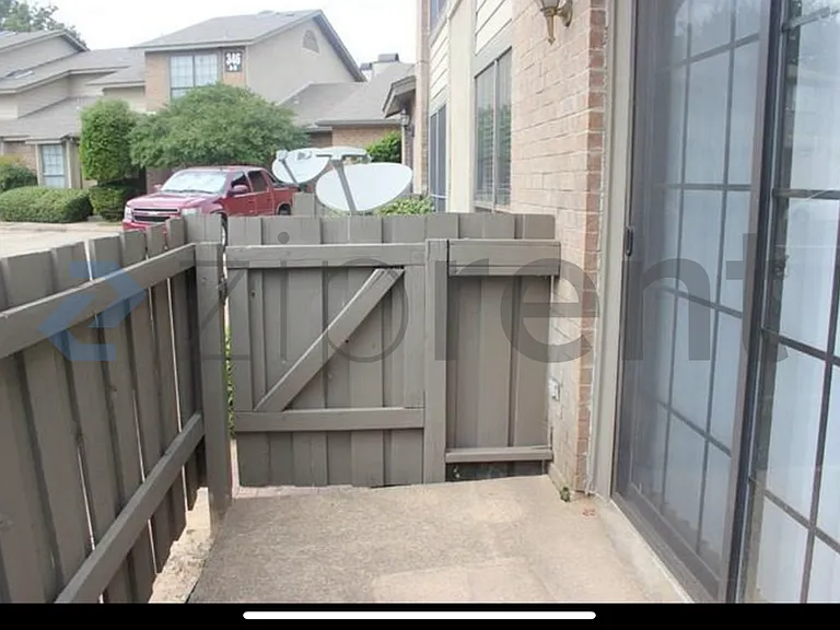 334 W Harwood Rd #A — Photo 4
