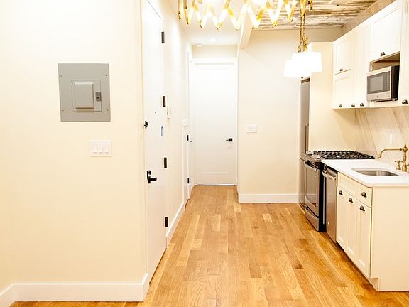3rd image of 1426 Dekalb Ave