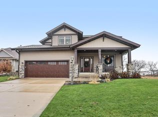 704 Vineyard Drive, Cambridge, WI 53523