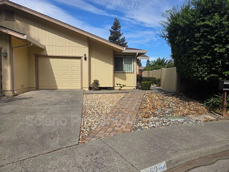 1152 Frost Pl