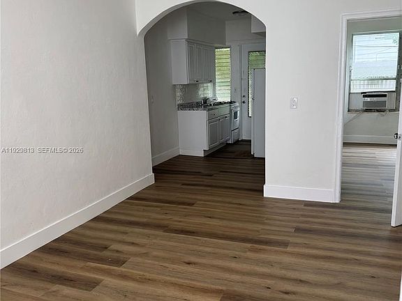 4th image of 835 Alton Rd APT 19