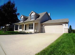 749 Vincent St, Pinckney, MI 48169