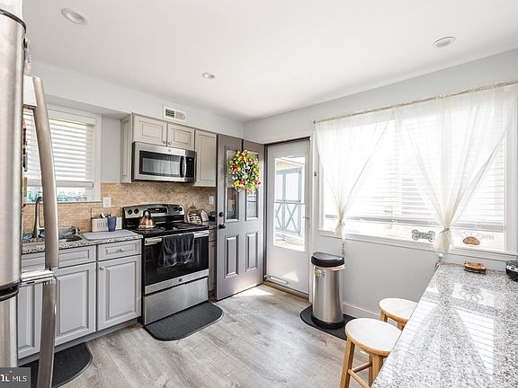2nd image of 307 Paul Cir