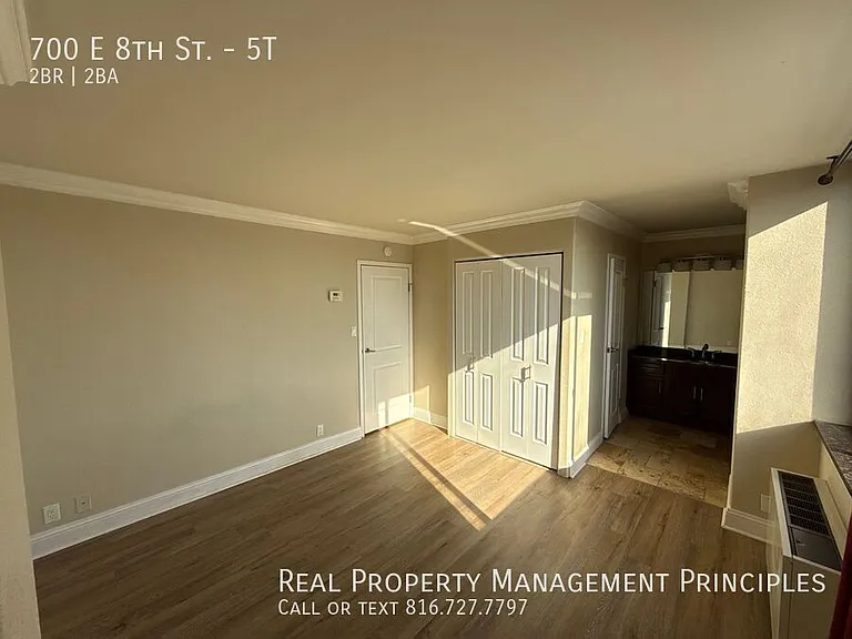 700 E 8th St #5T — Photo 9