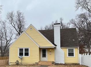 3219 Gene Field Rd, Saint Joseph, MO 64506