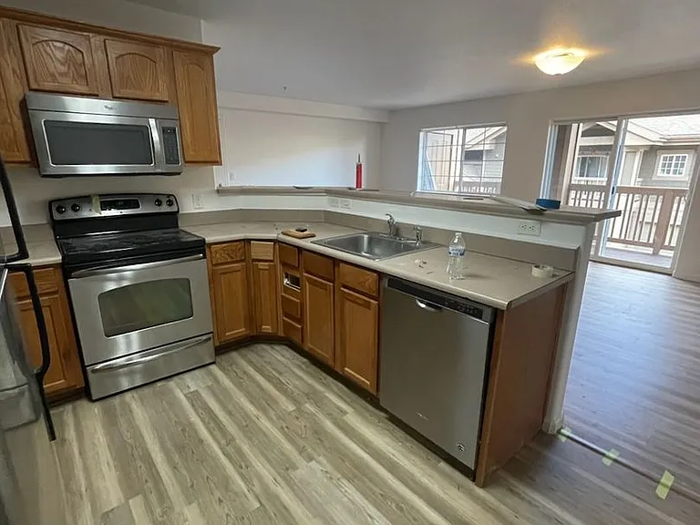 326 Riverview Dr #105 — Photo 2