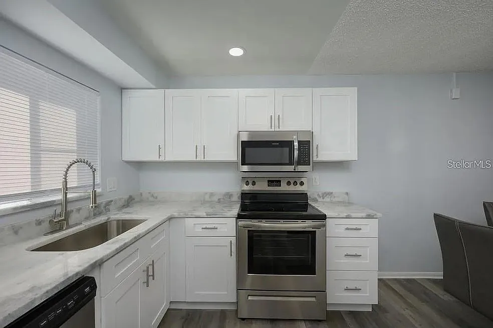 2 bed, 967 sqft, $1,750 — Photo 2