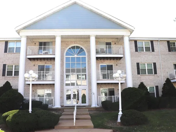 1112 Sunhaven Dr APT B, Saint Louis, MO 63129