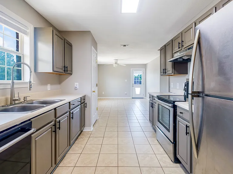 2104 Frontera St — Photo 2