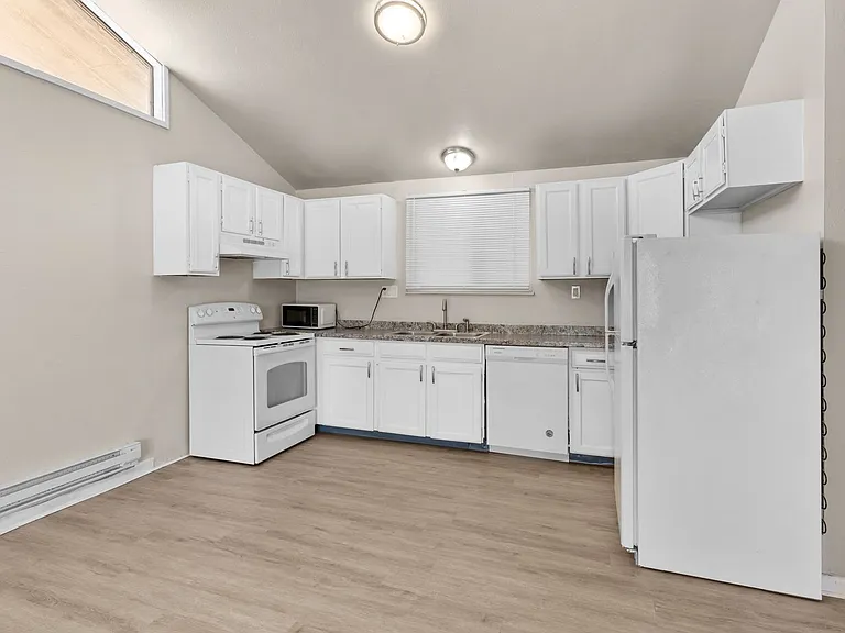 667 E Clarion Dr #D — Photo 6