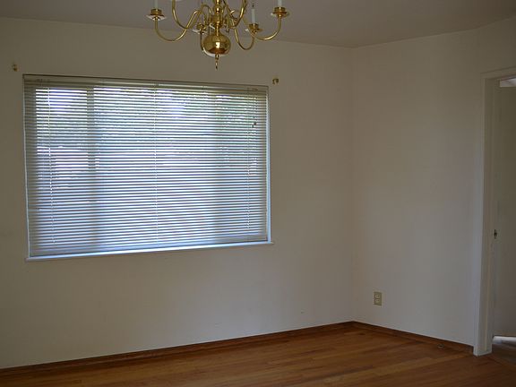 5th image of 202 Maedell Way