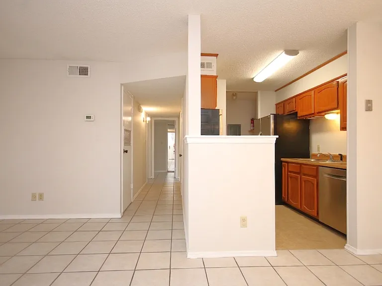 2303 W Michigan Ave #F9 — Photo 6