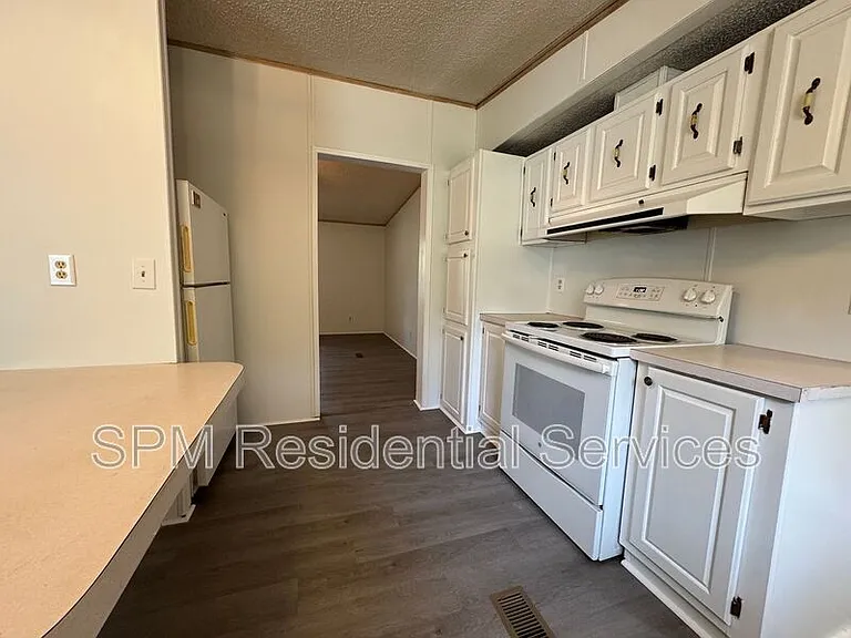 1227 Village Rd — Photo 7