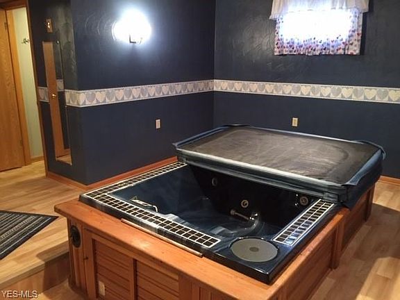 4th image of 49311 Oakmont Ave