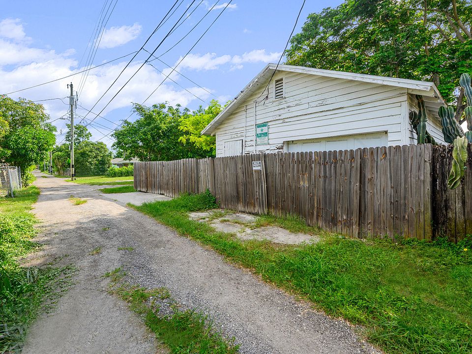 2nd image of 227 S E Street