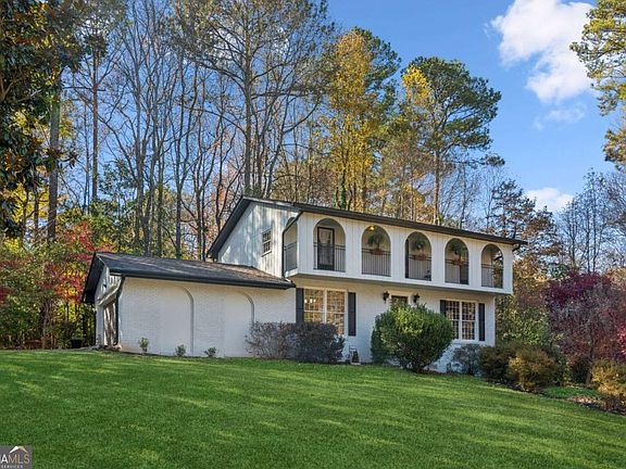 3rd image of 4894 Macbain Ln