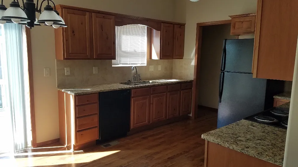 1924 N. Springbrook - 1 — Photo 2