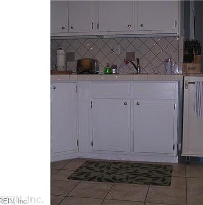 4th image of 714 Edinburg Ave