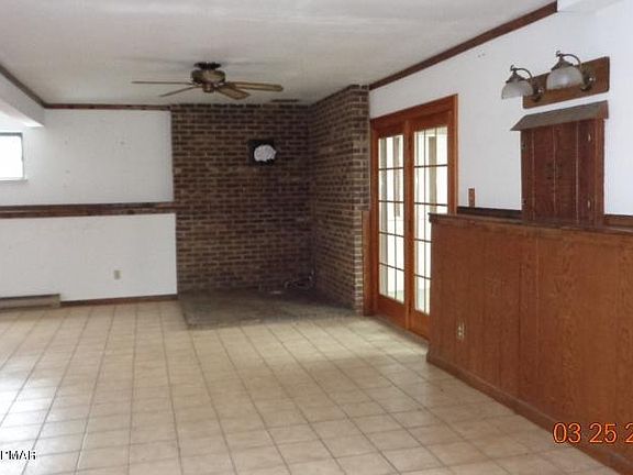 3rd image of 317 Remington Rd