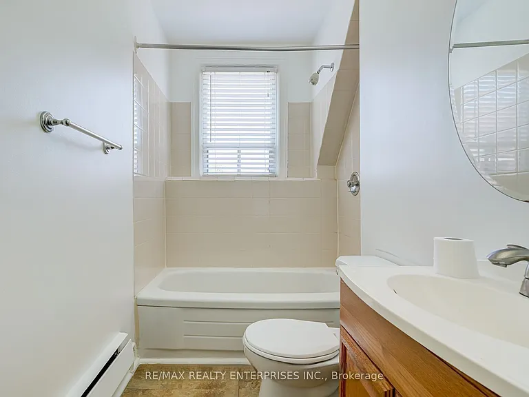 488 Logan Ave — Photo 12