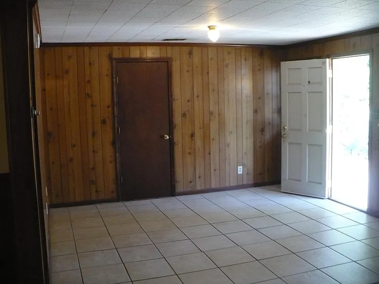 201 Clifton Dr #B — Photo 3