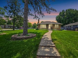 1014 Roma Ave, Roseville, MN 55113
