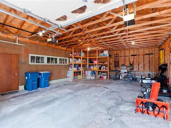 4th image of 1030 Bundy Avenue